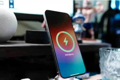 拉孜苹果15换屏服务分享用什么充电器给iPhone15充电更好 